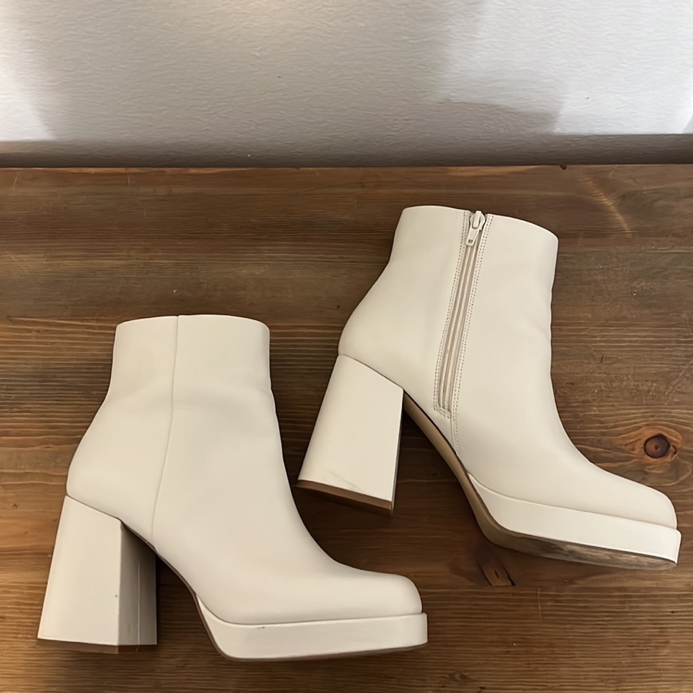 Steve Madden Esmeralda Boot - Cream - Picture 3 of 4